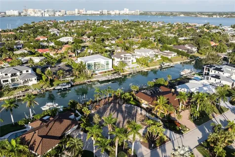 526 N Spoonbill Drive Sarasota FL 34236