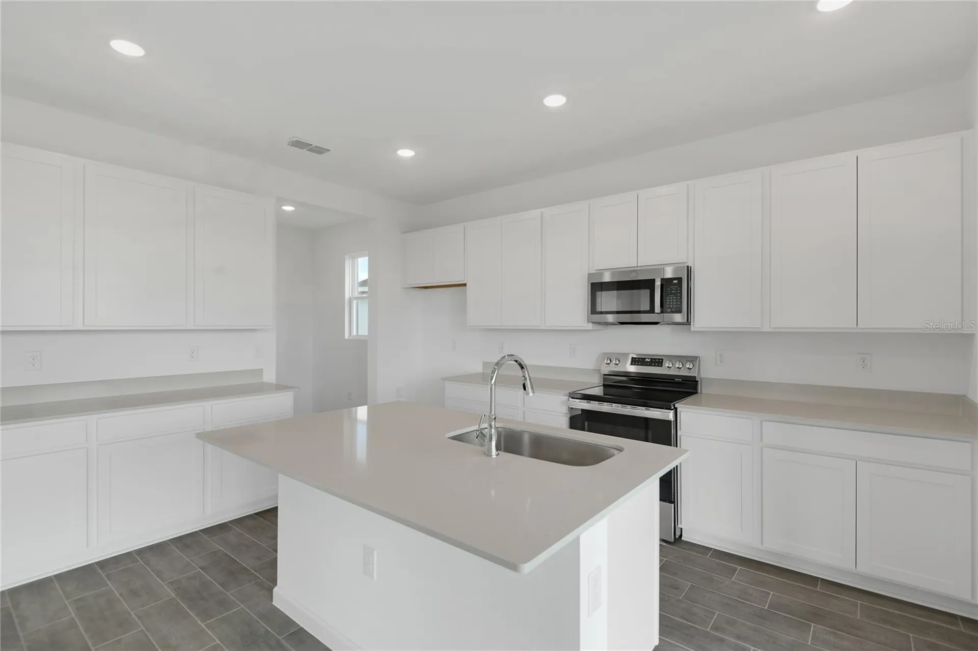 1272 Daisy Hill Avenue Dundee FL 33838