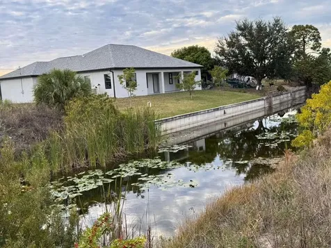 1302 NE 19th Place Cape Coral FL 33909
