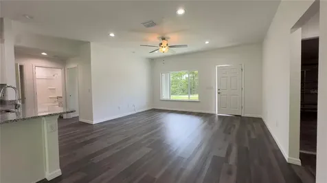 122 Malauka Loop Ocklawaha FL 32179