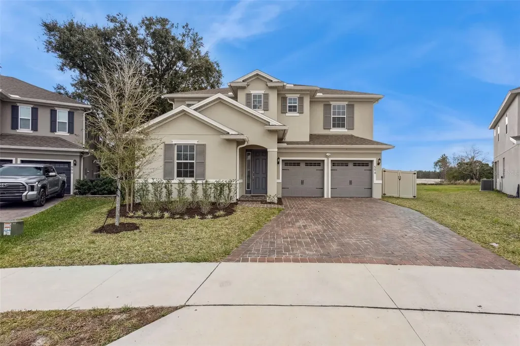 594 Via Bella Court Howey In The Hills FL 34737