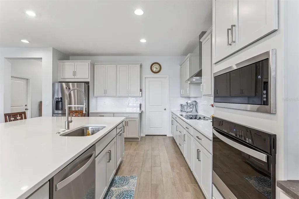 594 Via Bella Court Howey In The Hills FL 34737