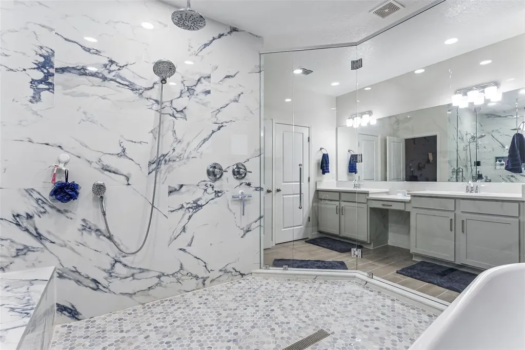594 Via Bella Court Howey In The Hills FL 34737