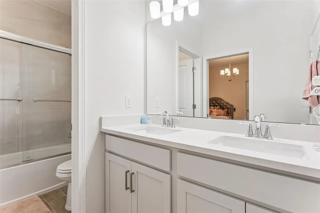 594 Via Bella Court Howey In The Hills FL 34737