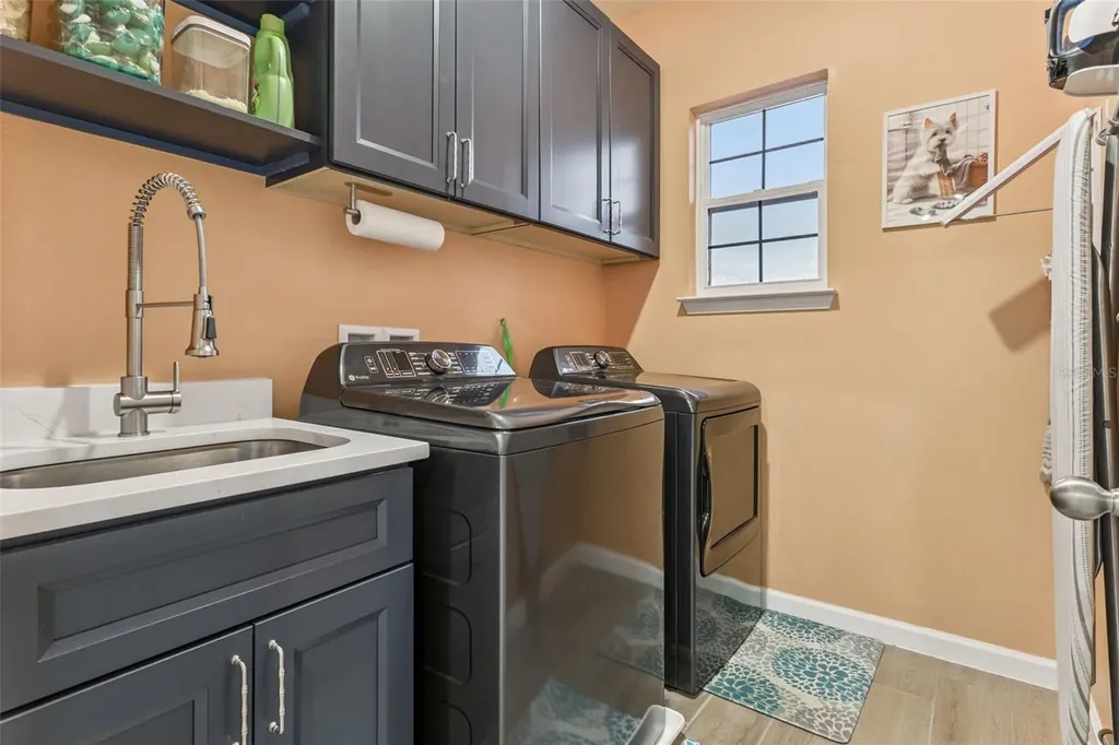 594 Via Bella Court Howey In The Hills FL 34737