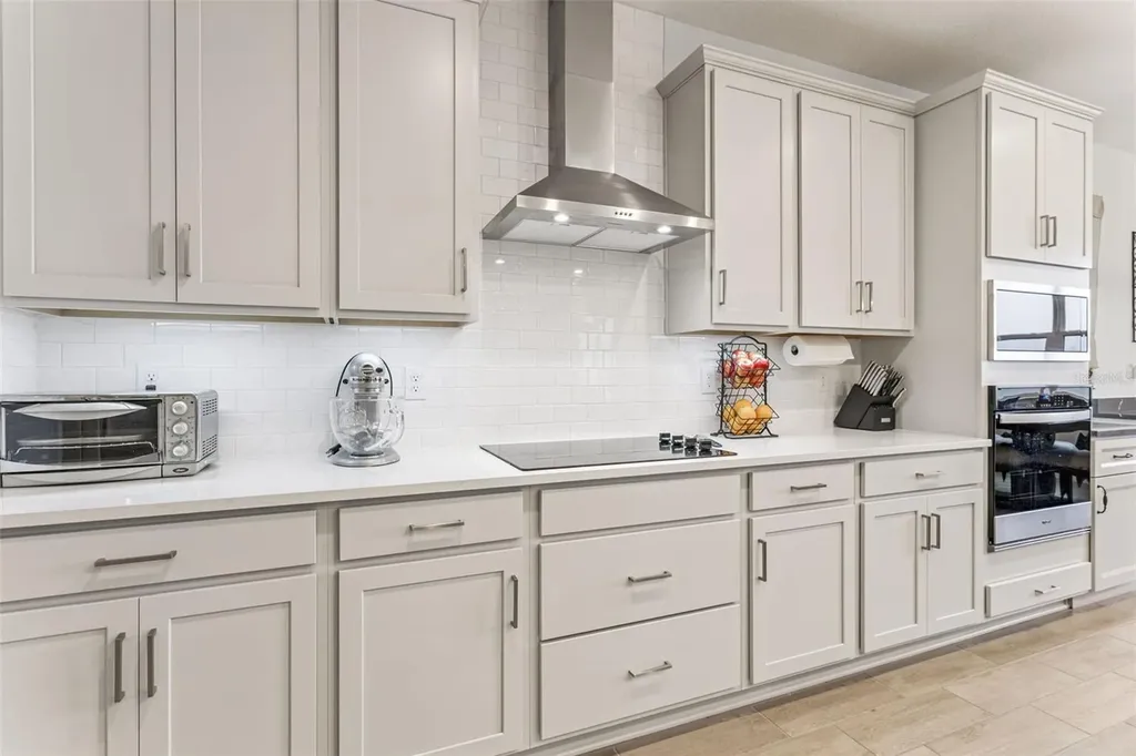 594 Via Bella Court Howey In The Hills FL 34737