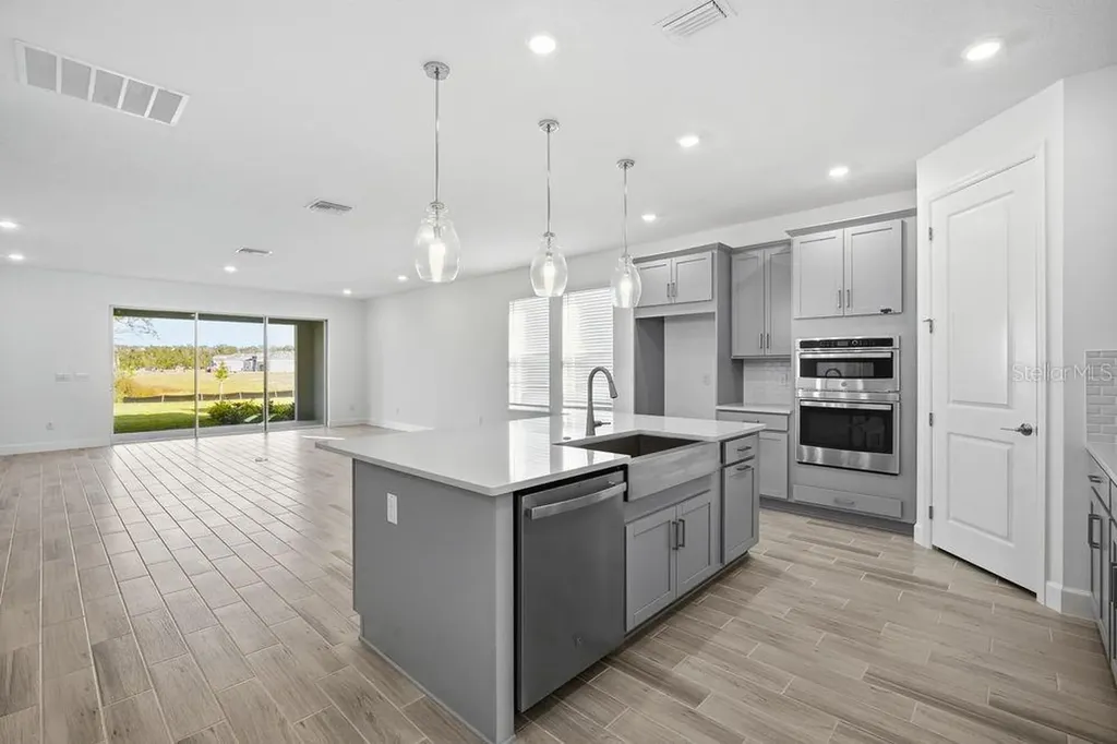 1558 Trailhead Lane Zephyrhills FL 33541