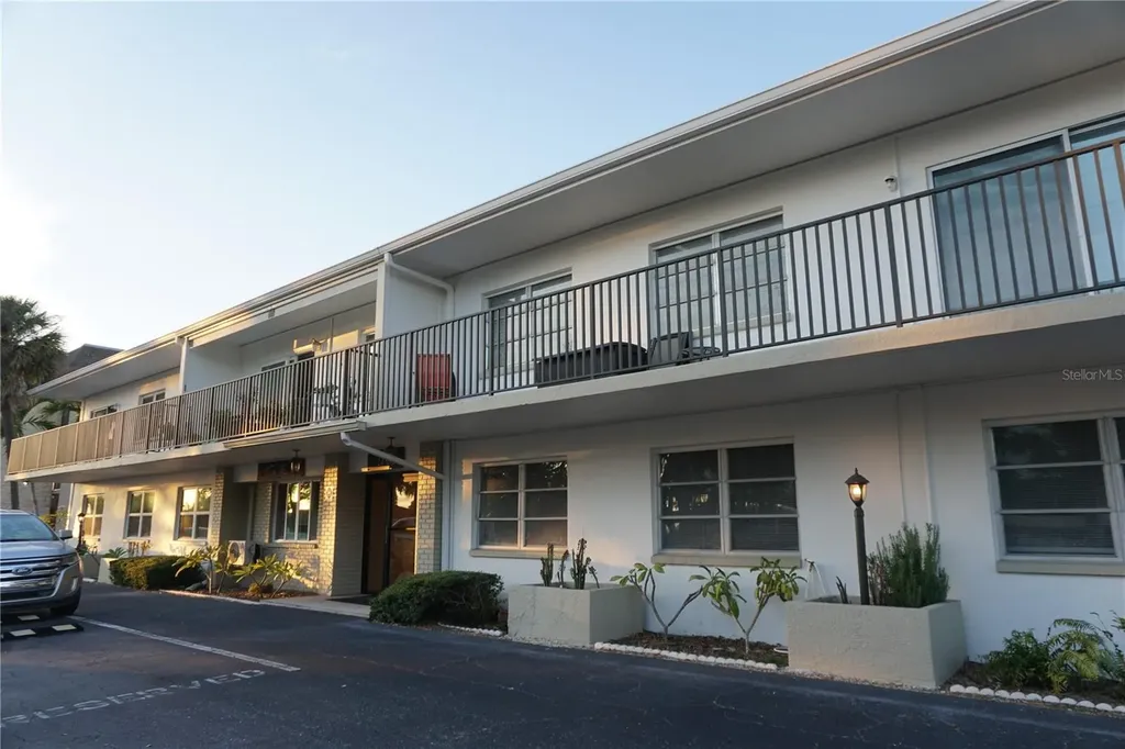 3753 46th Avenue S St Petersburg FL 33711