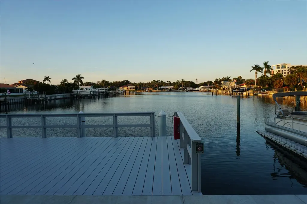 3753 46th Avenue S St Petersburg FL 33711