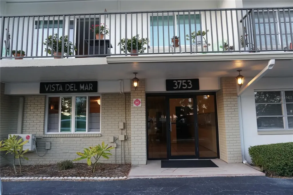 3753 46th Avenue S St Petersburg FL 33711