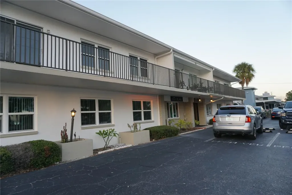 3753 46th Avenue S St Petersburg FL 33711