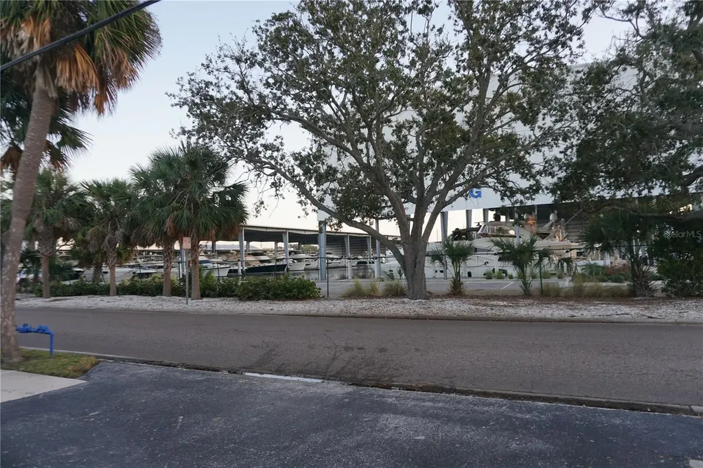 3753 46th Avenue S St Petersburg FL 33711