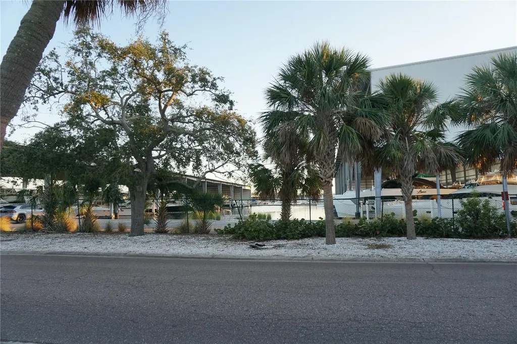3753 46th Avenue S St Petersburg FL 33711