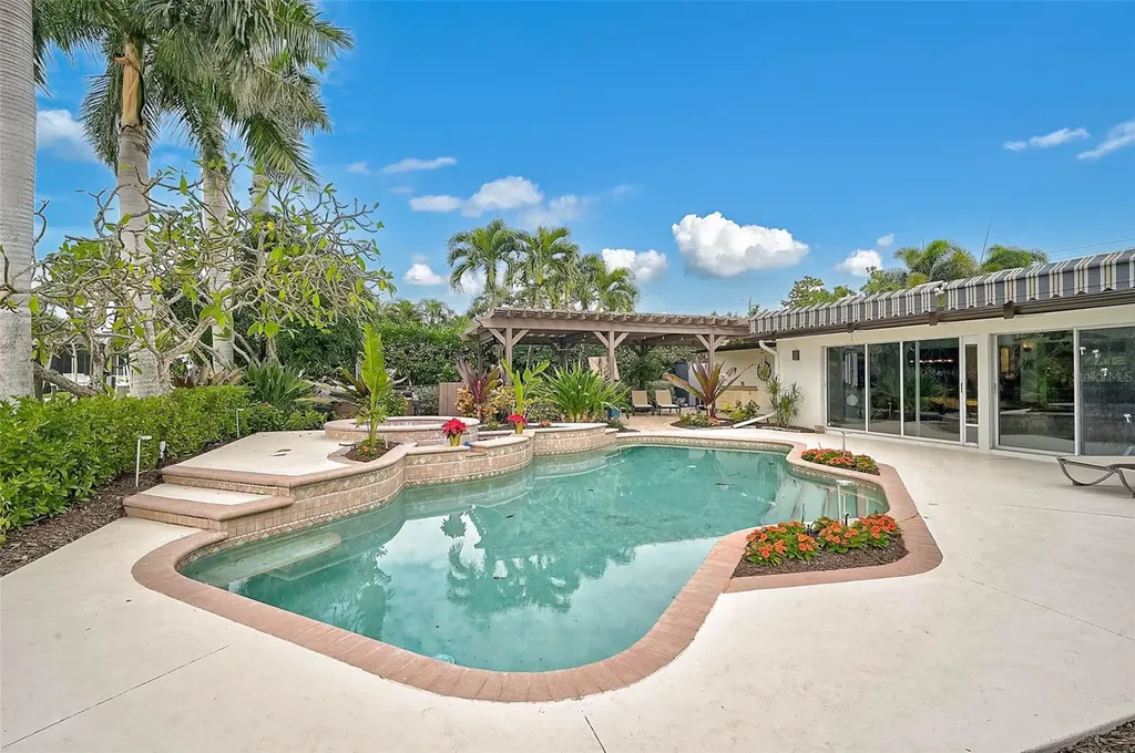 4508 Woodside Road Sarasota FL 34242