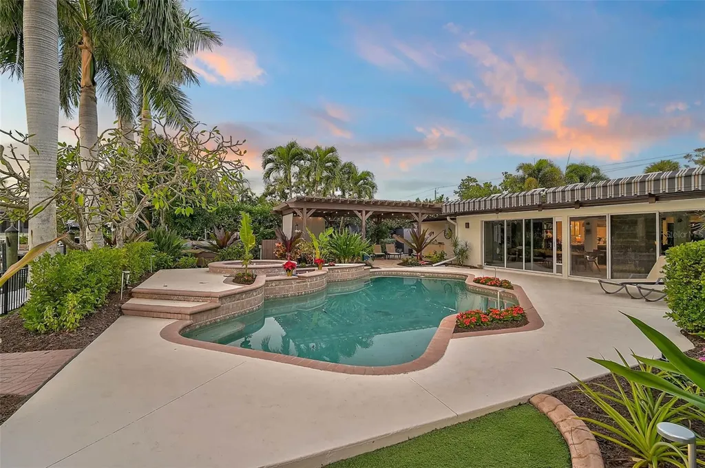 4508 Woodside Road Sarasota FL 34242