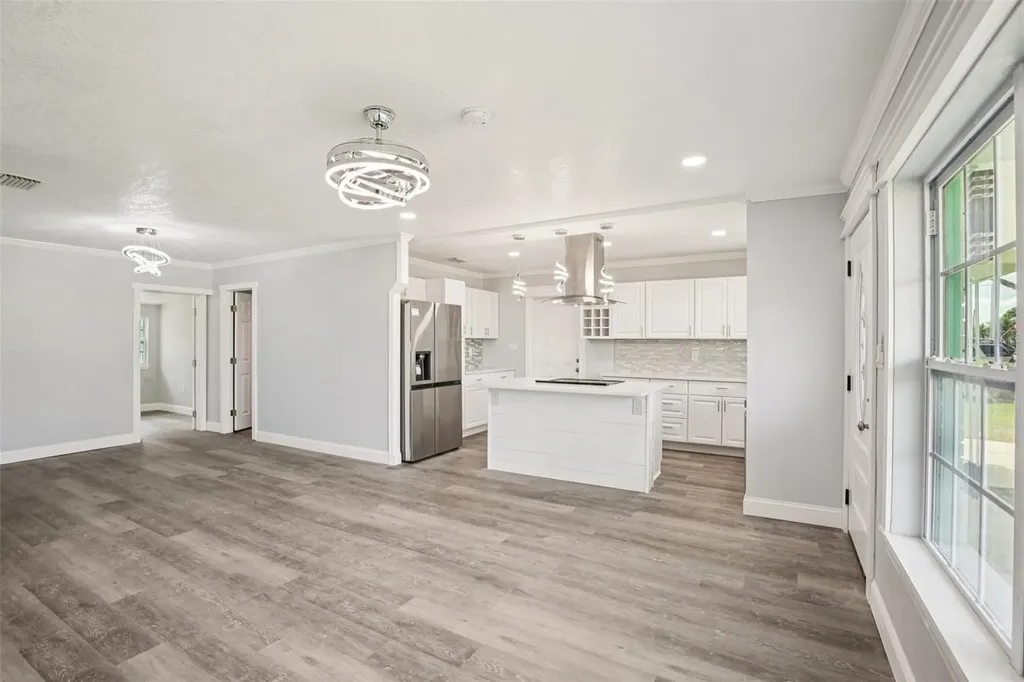 215 17th Street NW Ruskin FL 33570