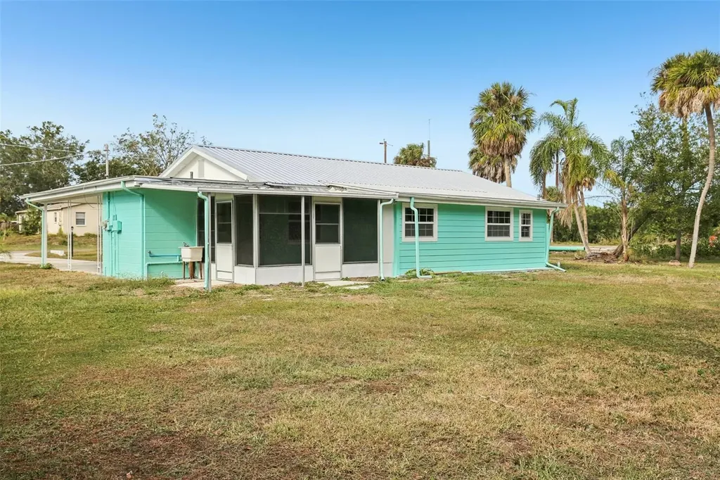 215 17th Street NW Ruskin FL 33570