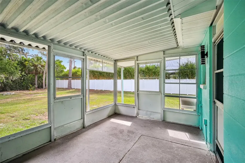 215 17th Street NW Ruskin FL 33570