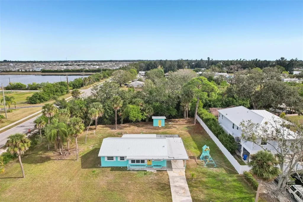 215 17th Street NW Ruskin FL 33570