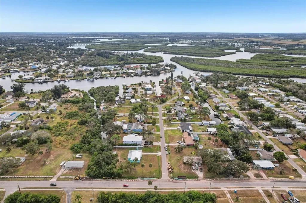 215 17th Street NW Ruskin FL 33570