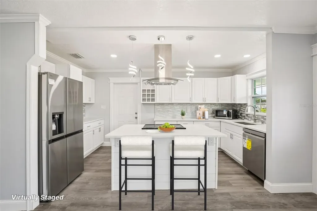 215 17th Street NW Ruskin FL 33570