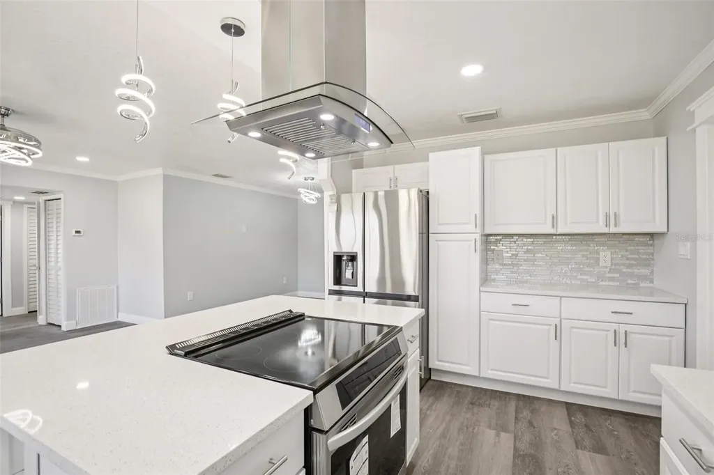 215 17th Street NW Ruskin FL 33570