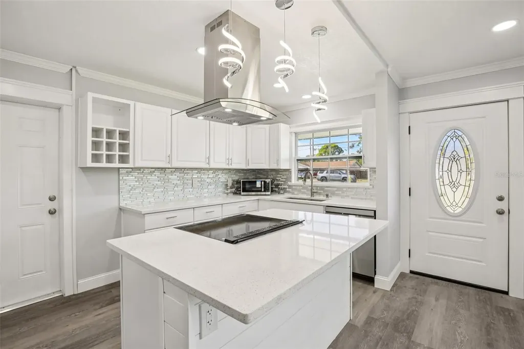 215 17th Street NW Ruskin FL 33570