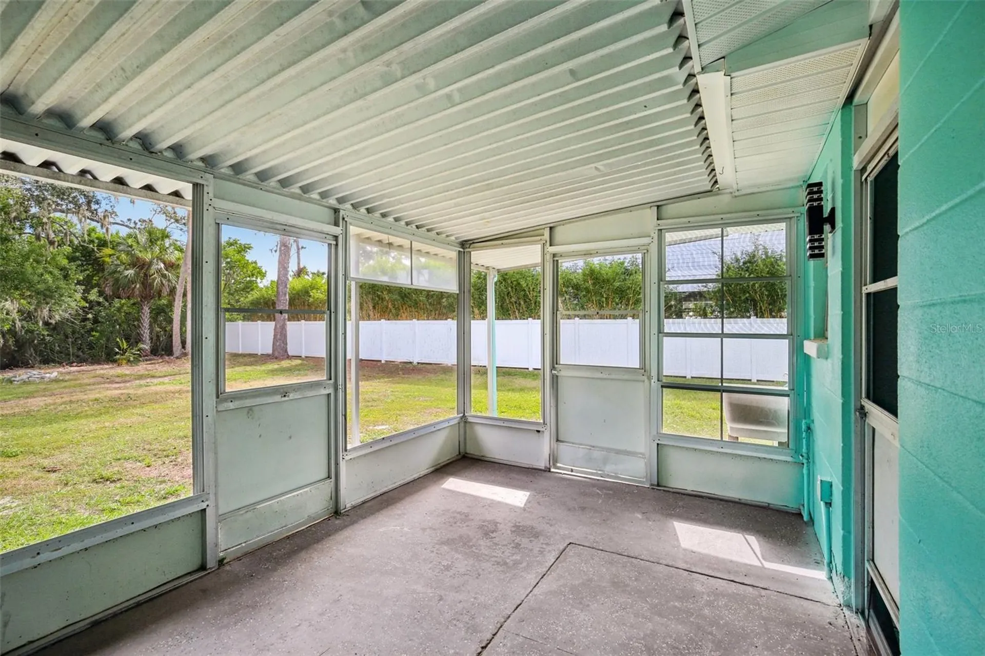 215 17th Street NW Ruskin FL 33570
