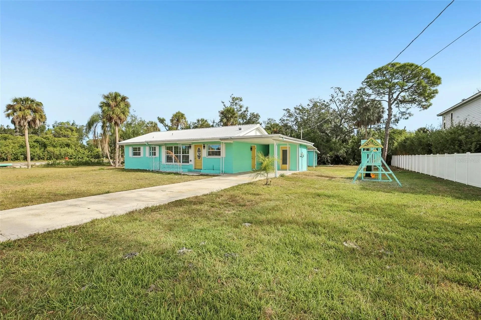 215 17th Street NW Ruskin FL 33570