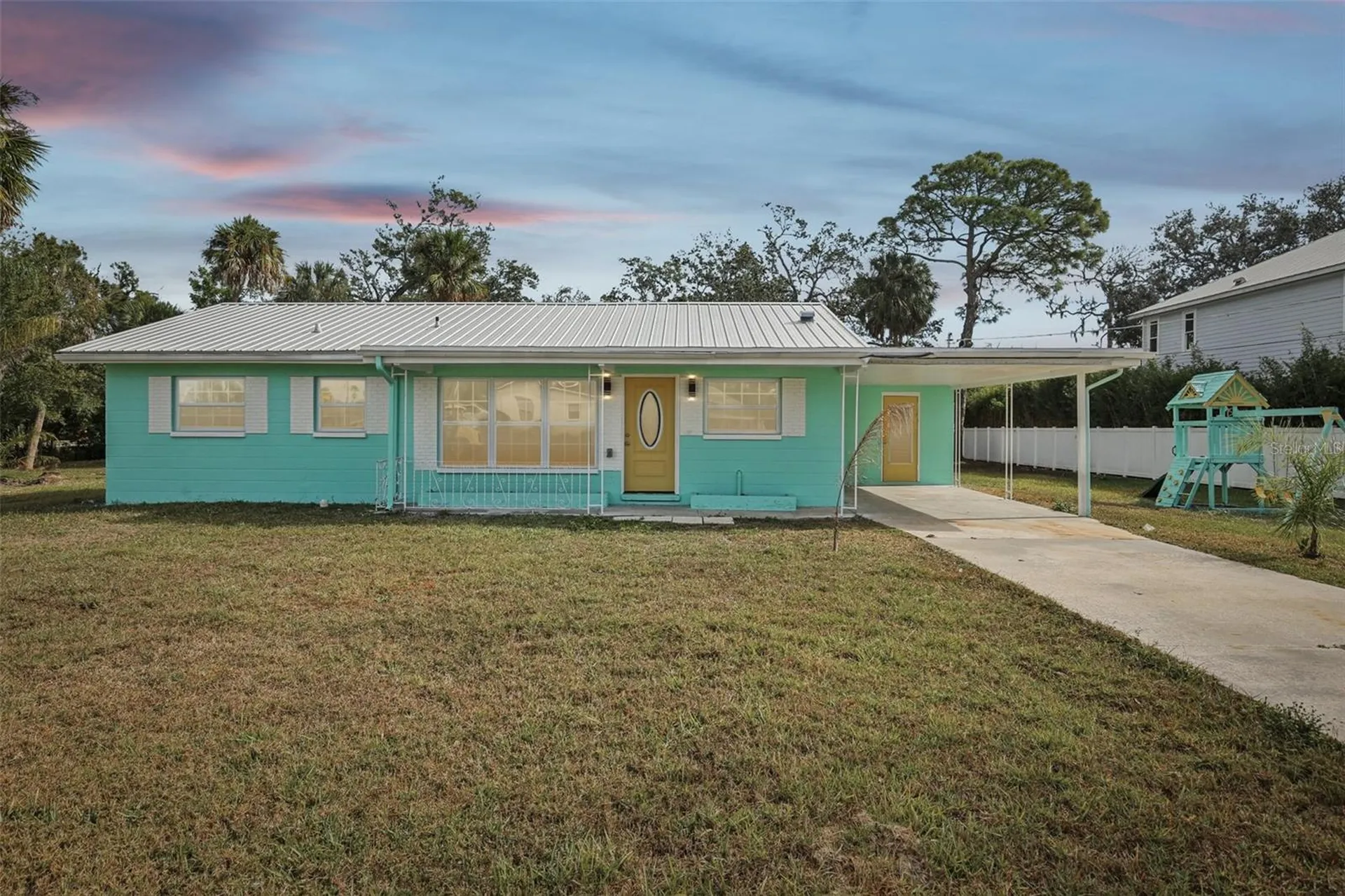 215 17th Street NW Ruskin FL 33570