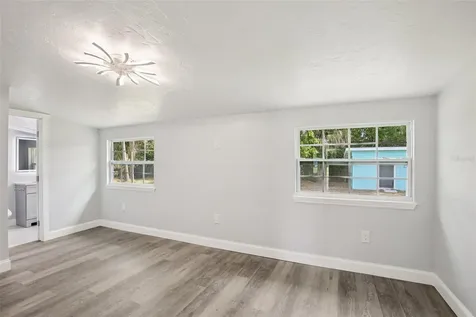 215 17th Street NW Ruskin FL 33570
