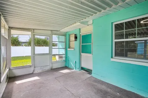 215 17th Street NW Ruskin FL 33570