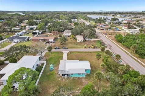 215 17th Street NW Ruskin FL 33570