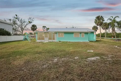 215 17th Street NW Ruskin FL 33570