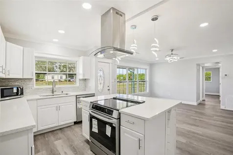 215 17th Street NW Ruskin FL 33570