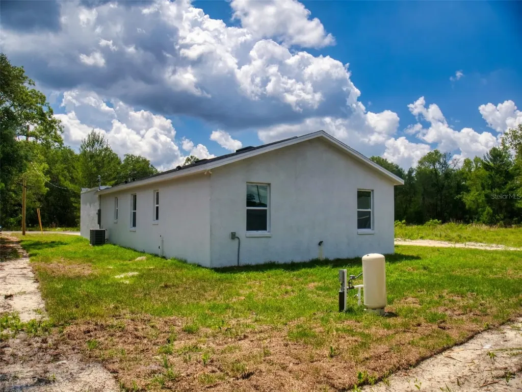 2 Guava Lane Ocklawaha FL 32179
