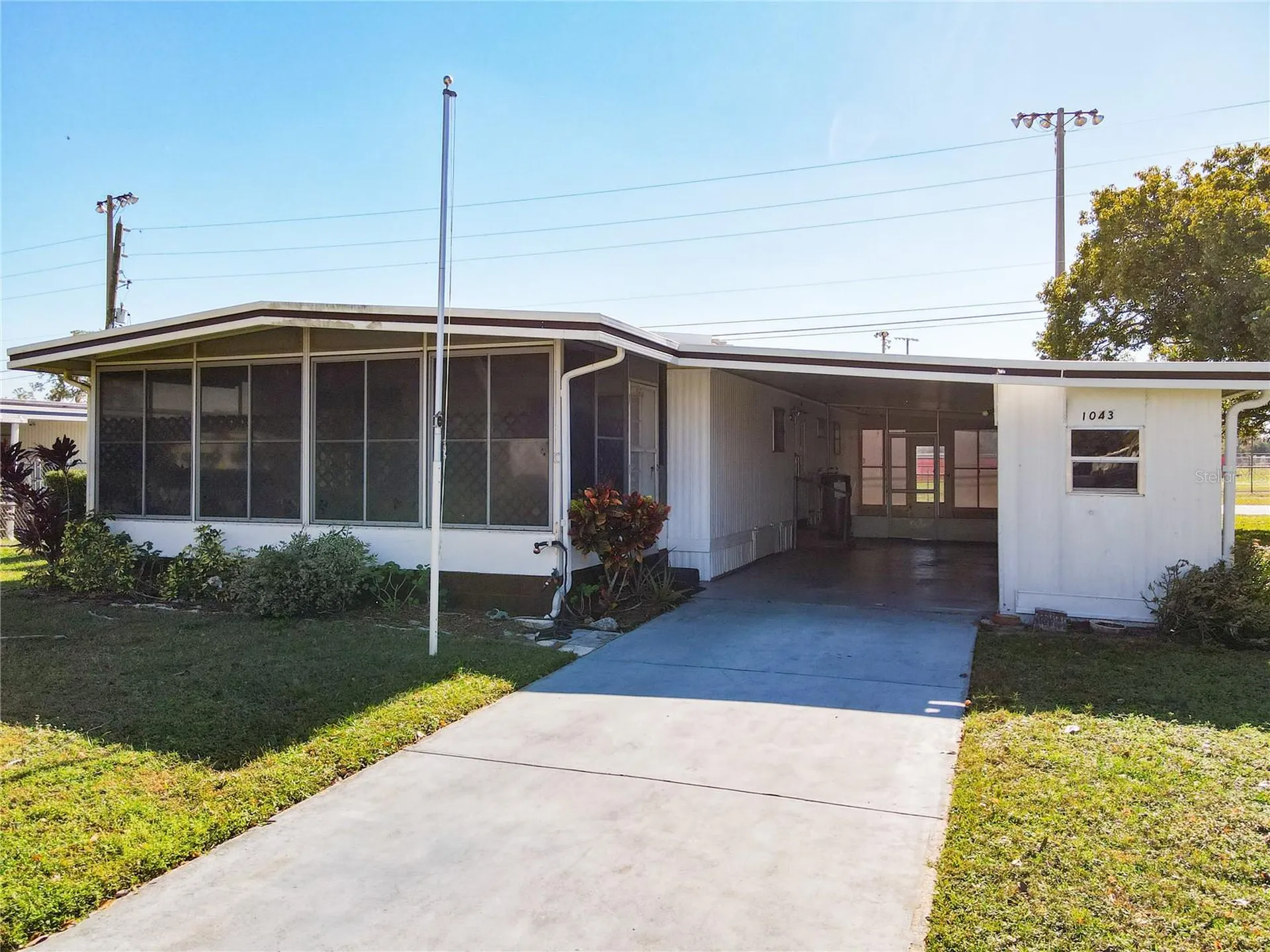 1043 Capella Drive Tavares FL 32778