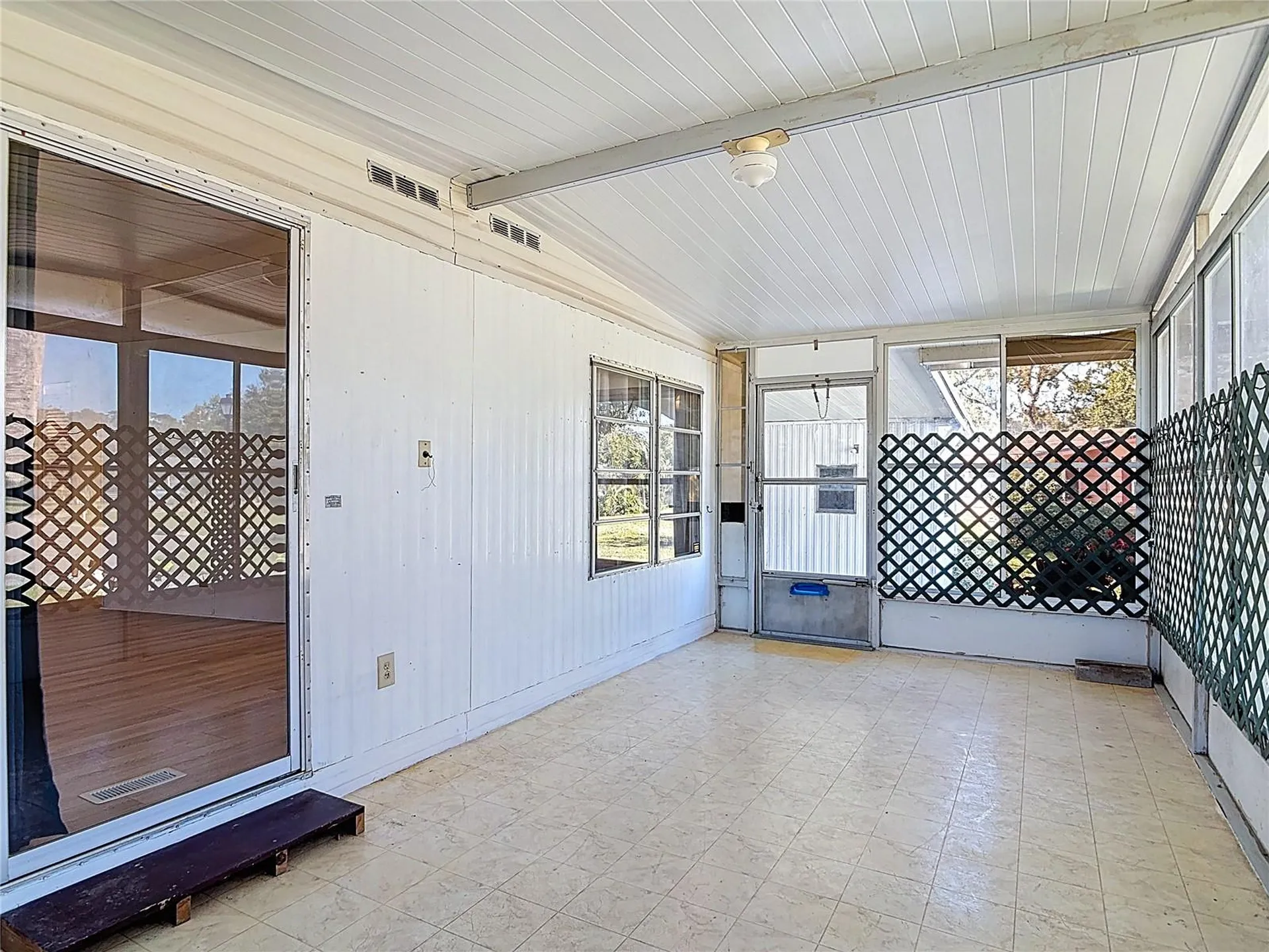 1043 Capella Drive Tavares FL 32778