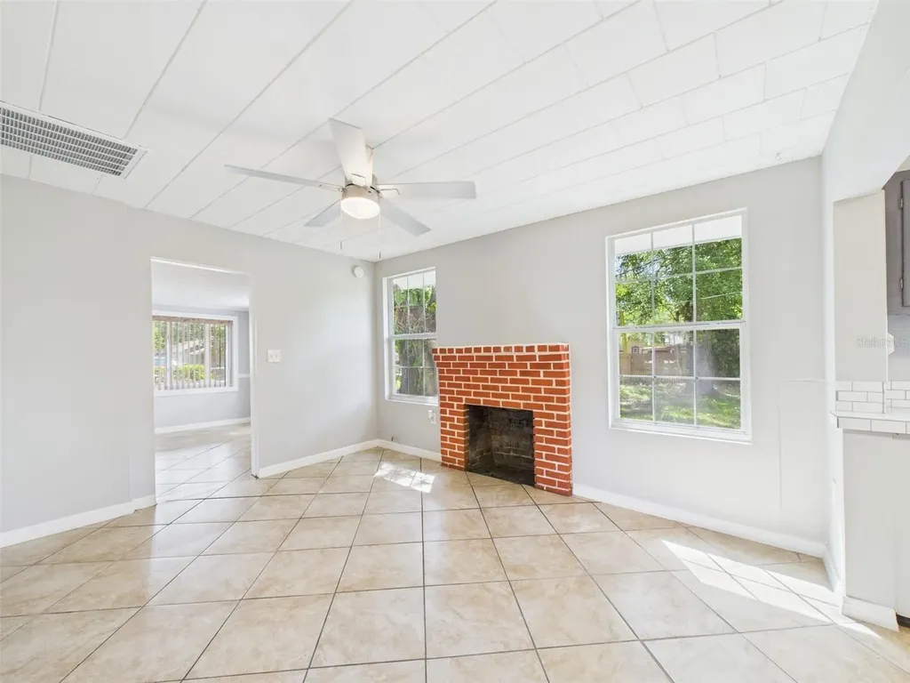 348 Gordon Avenue Lake Wales FL 33859
