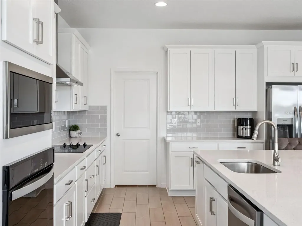 591 Via Bella Court Howey In The Hills FL 34737