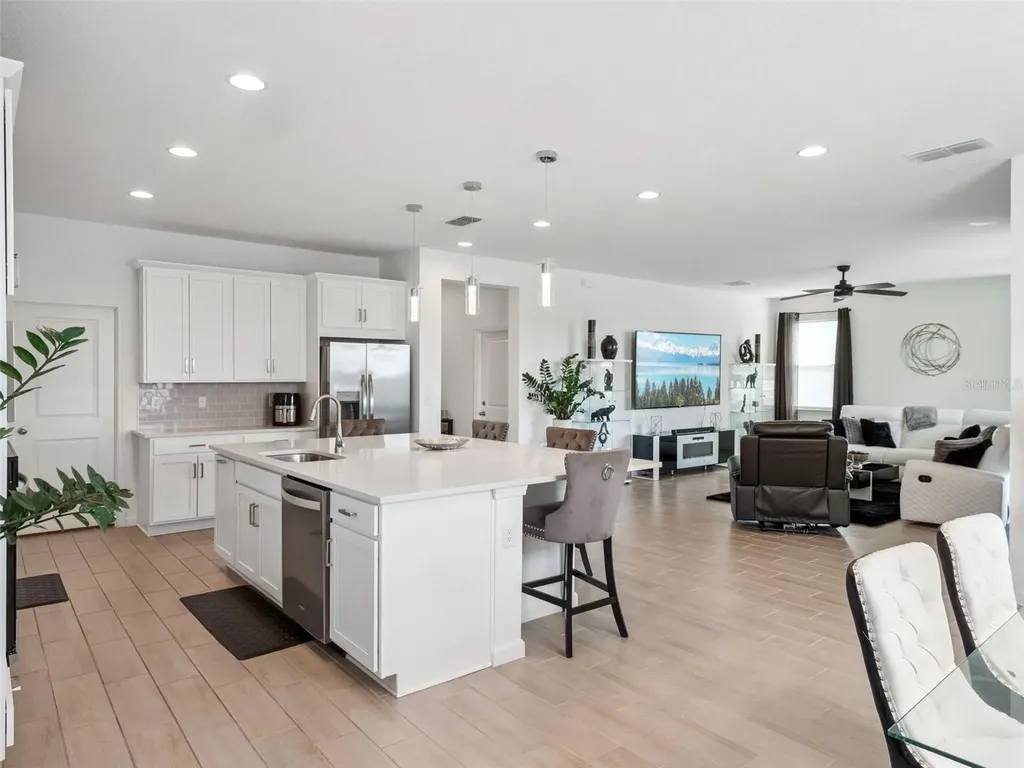 591 Via Bella Court Howey In The Hills FL 34737