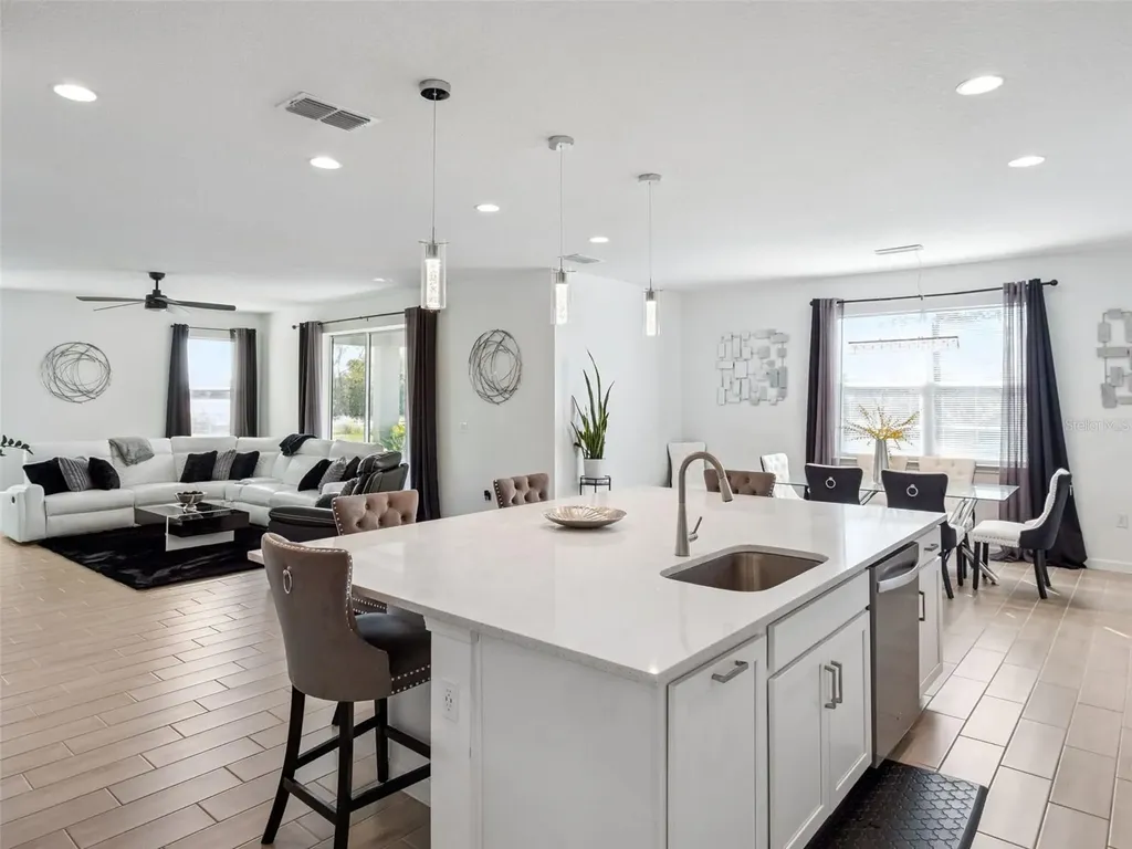 591 Via Bella Court Howey In The Hills FL 34737