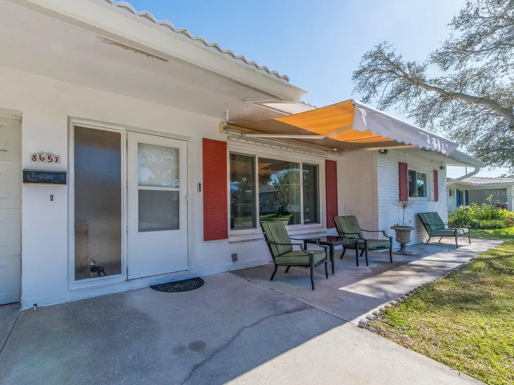 8657 143rd Street Seminole FL 33776