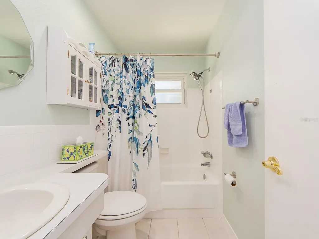 8657 143rd Street Seminole FL 33776