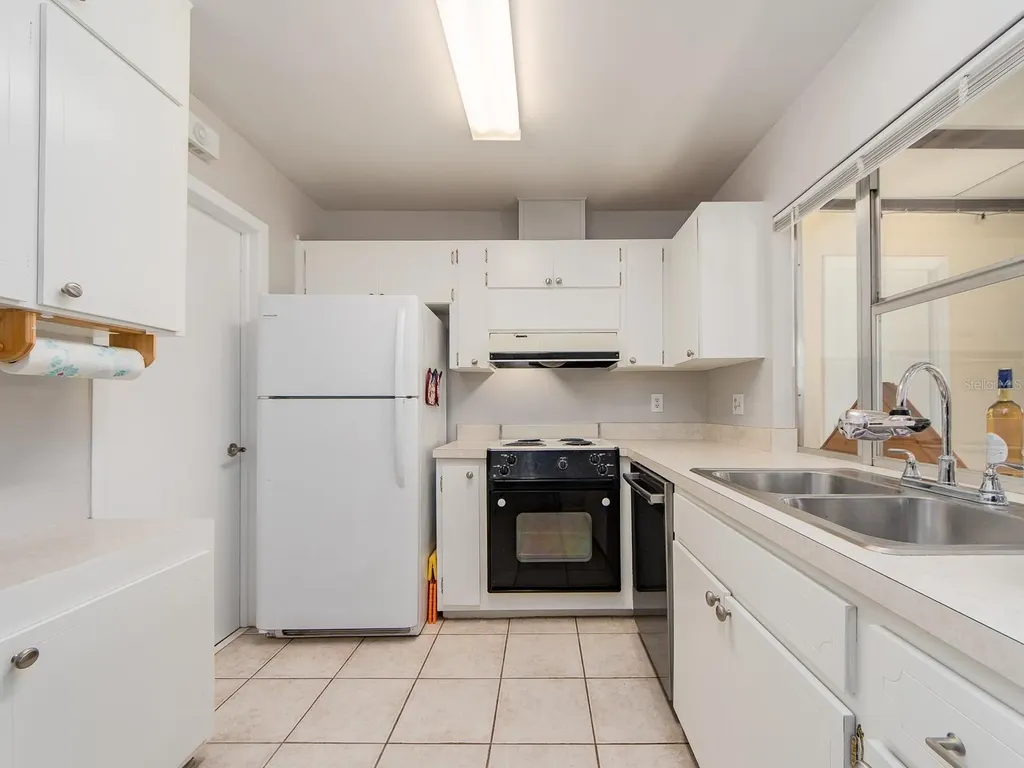 8657 143rd Street Seminole FL 33776