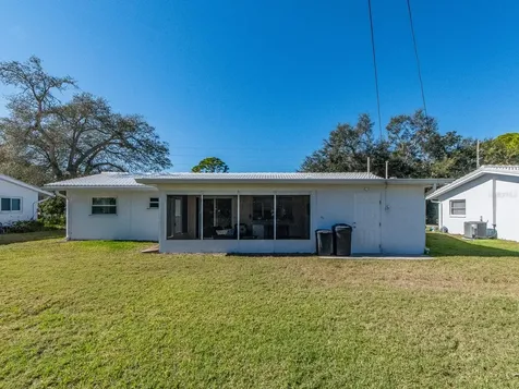 8657 143rd Street Seminole FL 33776