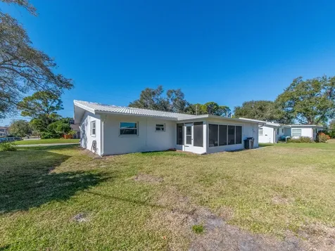 8657 143rd Street Seminole FL 33776