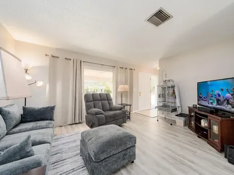 8657 143rd Street Seminole FL 33776