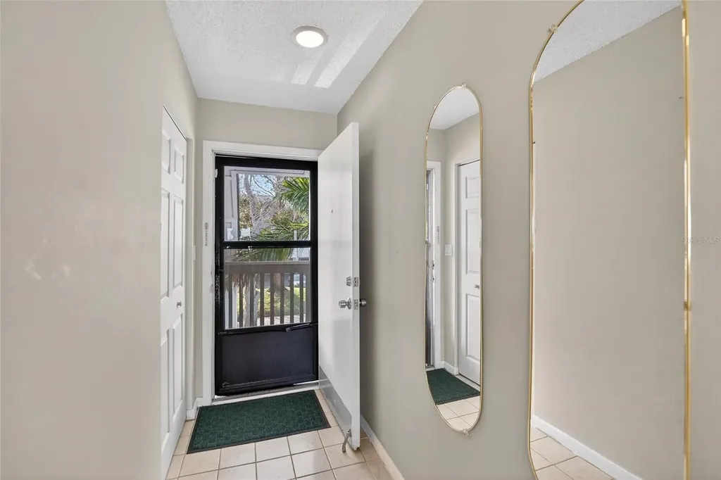 813 Bahia Del Sol Drive Ruskin FL 33570