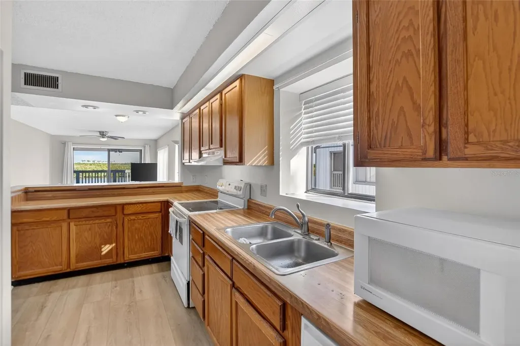 813 Bahia Del Sol Drive Ruskin FL 33570